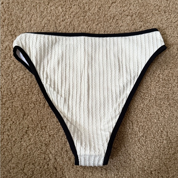 High waisted bikini bottom - Picture 3 of 4